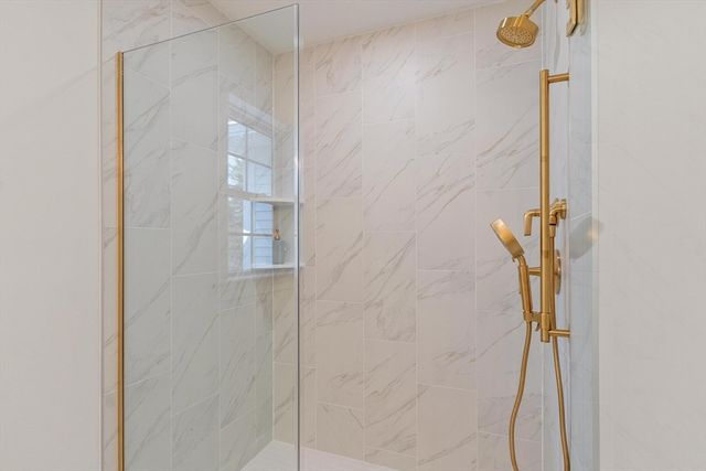 77 Oliver Pond Circle 10, Franklin, MA 02038