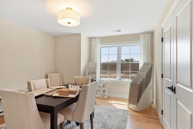 77 Oliver Pond Circle 10, Franklin, MA 02038