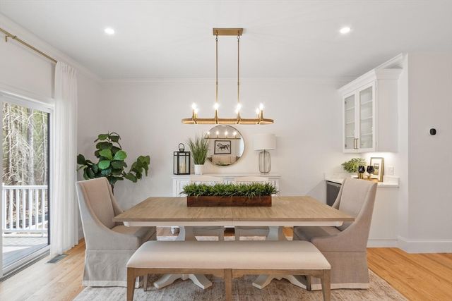 77 Oliver Pond Circle 10, Franklin, MA 02038