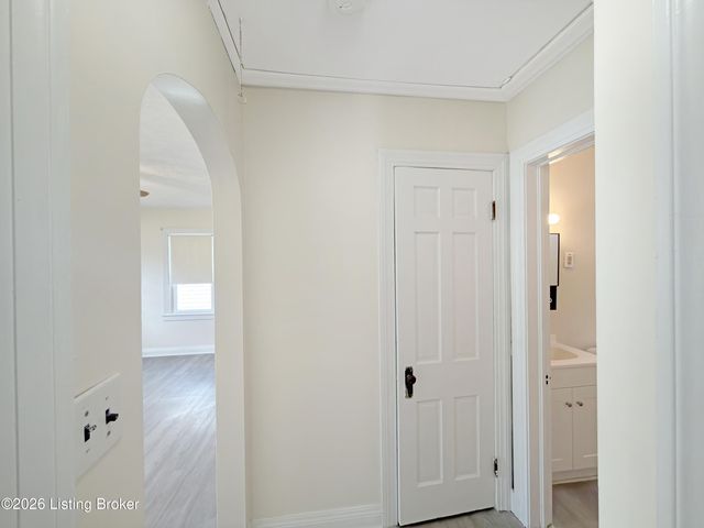 1028 Berry Blvd, Louisville, KY 40215