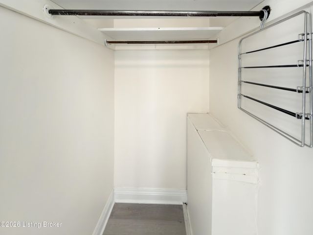 1028 Berry Blvd, Louisville, KY 40215