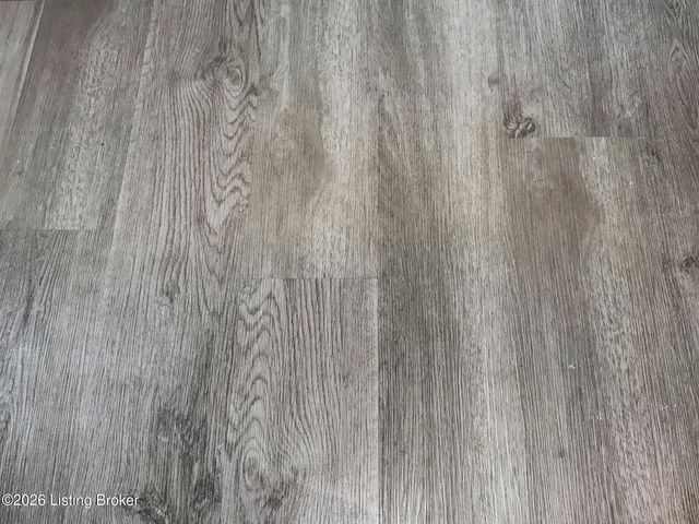 1028 Berry Blvd, Louisville, KY 40215