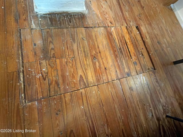 1028 Berry Blvd, Louisville, KY 40215