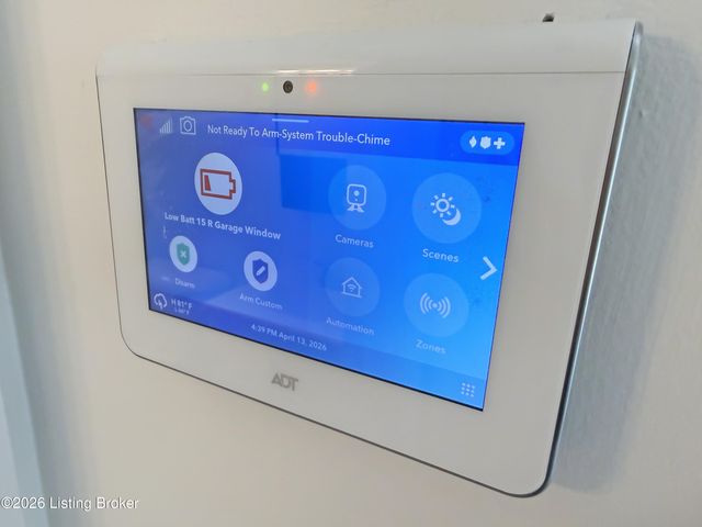 1028 Berry Blvd, Louisville, KY 40215