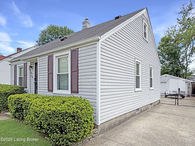 1028 Berry Blvd, Louisville, KY 40215