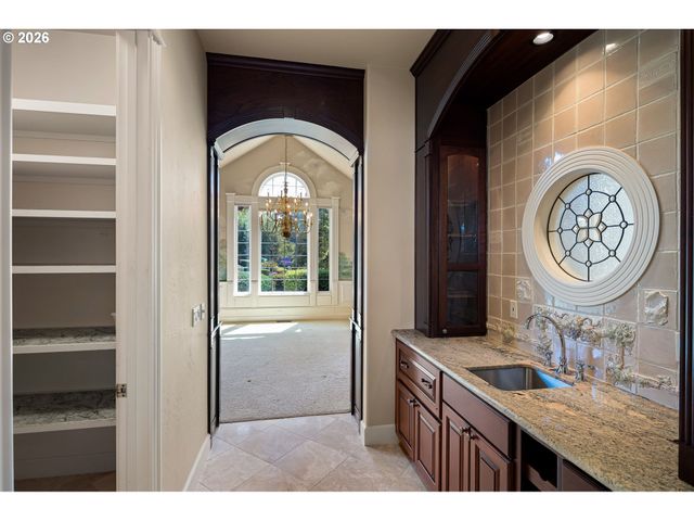 2663 RIDGEMONT Dr, Eugene, OR 97405