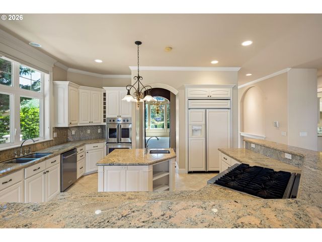 2663 RIDGEMONT Dr, Eugene, OR 97405
