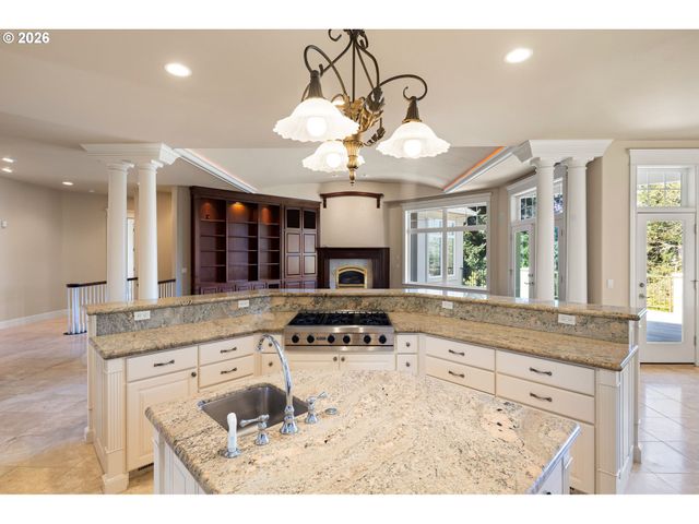2663 RIDGEMONT Dr, Eugene, OR 97405