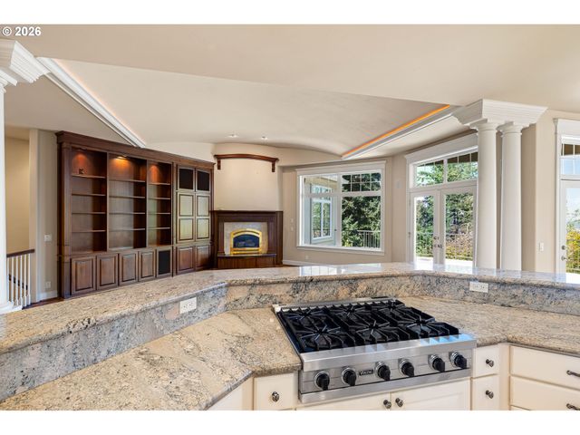 2663 RIDGEMONT Dr, Eugene, OR 97405