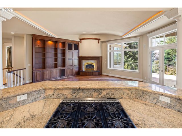 2663 RIDGEMONT Dr, Eugene, OR 97405
