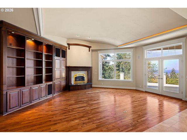 2663 RIDGEMONT Dr, Eugene, OR 97405