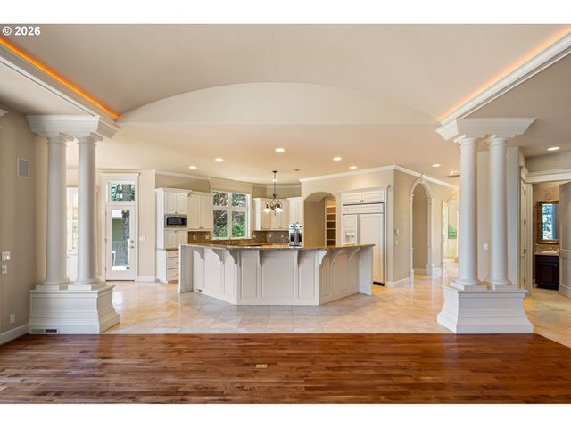 2663 RIDGEMONT Dr, Eugene, OR 97405