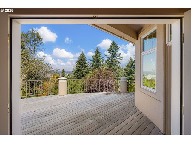 2663 RIDGEMONT Dr, Eugene, OR 97405