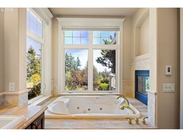 2663 RIDGEMONT Dr, Eugene, OR 97405