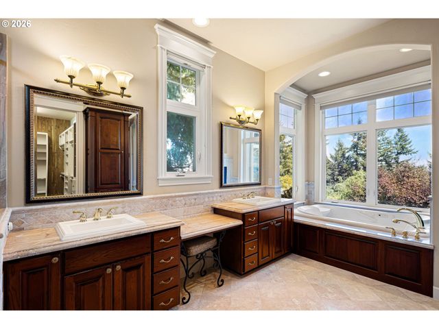 2663 RIDGEMONT Dr, Eugene, OR 97405