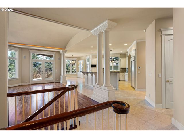 2663 RIDGEMONT Dr, Eugene, OR 97405