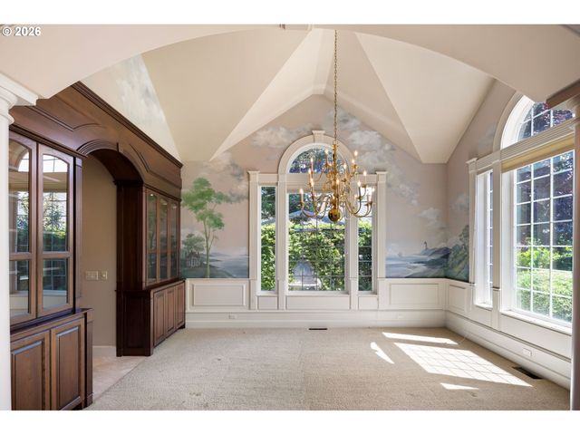 2663 RIDGEMONT Dr, Eugene, OR 97405