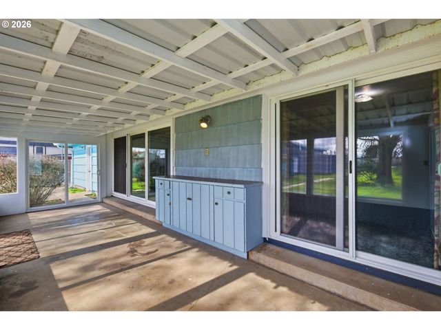 2541 MARCOLA Rd, Springfield, OR 97477