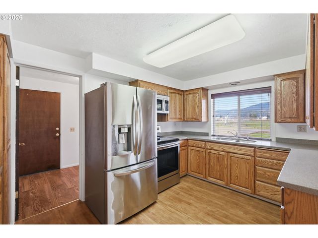 2541 MARCOLA Rd, Springfield, OR 97477