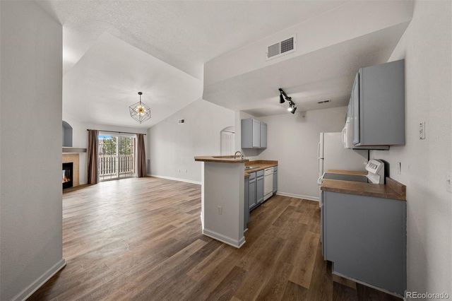 7440 S Blackhawk Street 306, Englewood, CO 80112