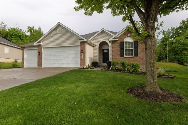5005 NW Flintridge Drive, Riverside, MO 64150