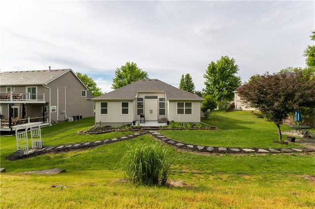 5005 NW Flintridge Drive, Riverside, MO 64150