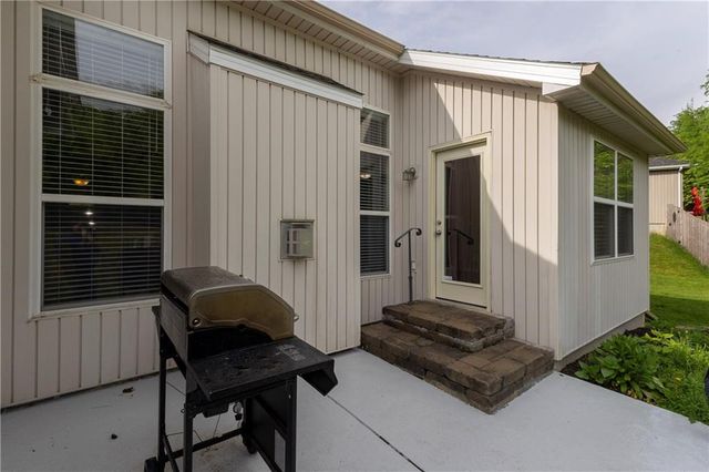 5005 NW Flintridge Drive, Riverside, MO 64150