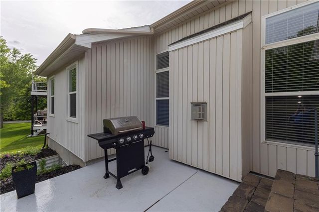 5005 NW Flintridge Drive, Riverside, MO 64150