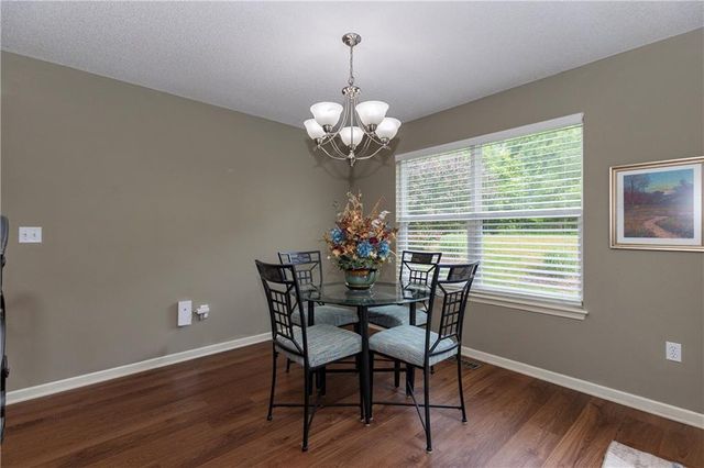 5005 NW Flintridge Drive, Riverside, MO 64150