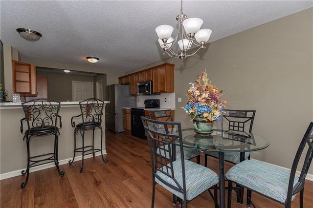 5005 NW Flintridge Drive, Riverside, MO 64150