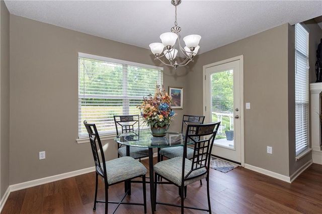 5005 NW Flintridge Drive, Riverside, MO 64150