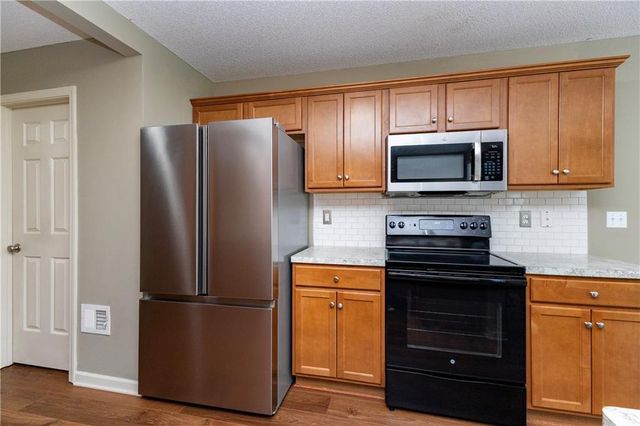 5005 NW Flintridge Drive, Riverside, MO 64150