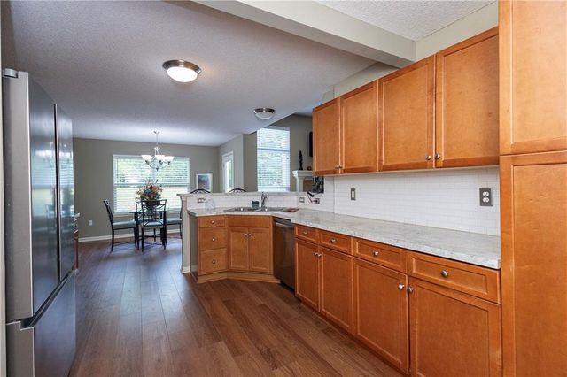 5005 NW Flintridge Drive, Riverside, MO 64150