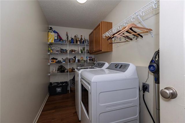 5005 NW Flintridge Drive, Riverside, MO 64150