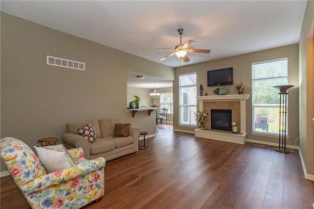 5005 NW Flintridge Drive, Riverside, MO 64150