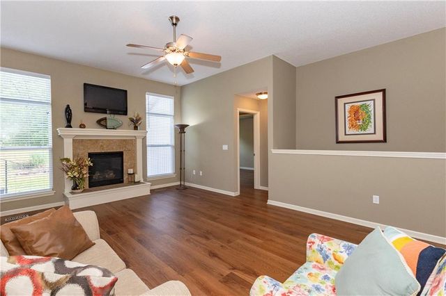5005 NW Flintridge Drive, Riverside, MO 64150