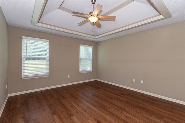 5005 NW Flintridge Drive, Riverside, MO 64150