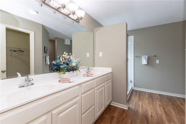 5005 NW Flintridge Drive, Riverside, MO 64150