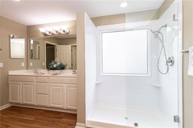 5005 NW Flintridge Drive, Riverside, MO 64150