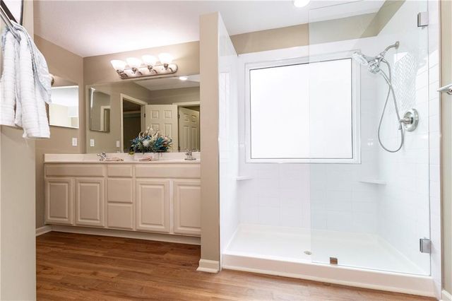 5005 NW Flintridge Drive, Riverside, MO 64150