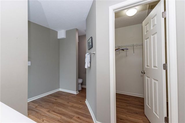 5005 NW Flintridge Drive, Riverside, MO 64150