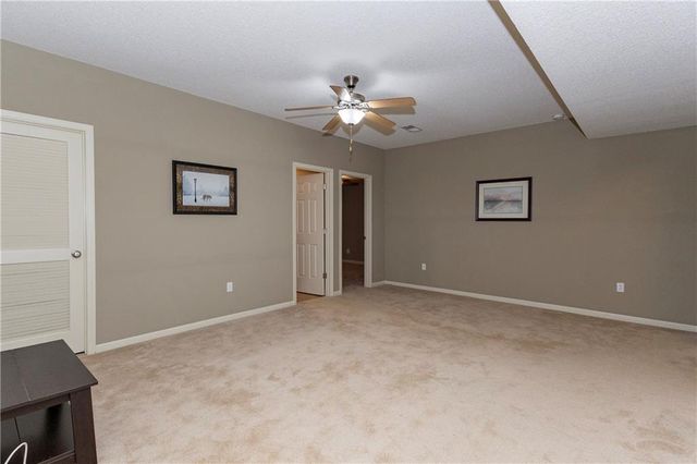 5005 NW Flintridge Drive, Riverside, MO 64150