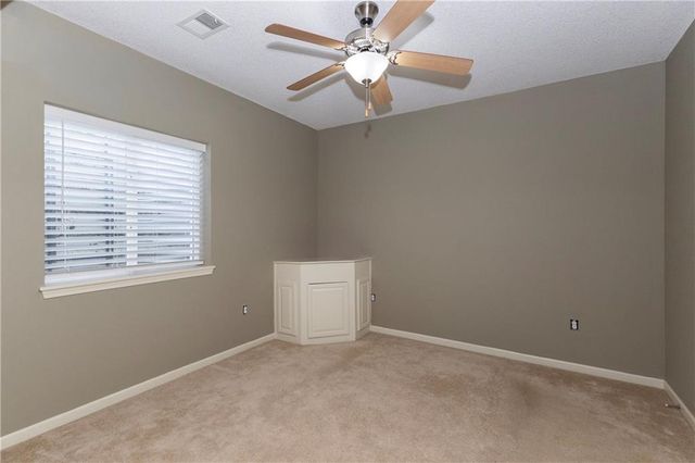 5005 NW Flintridge Drive, Riverside, MO 64150