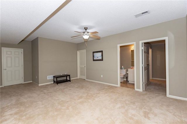 5005 NW Flintridge Drive, Riverside, MO 64150
