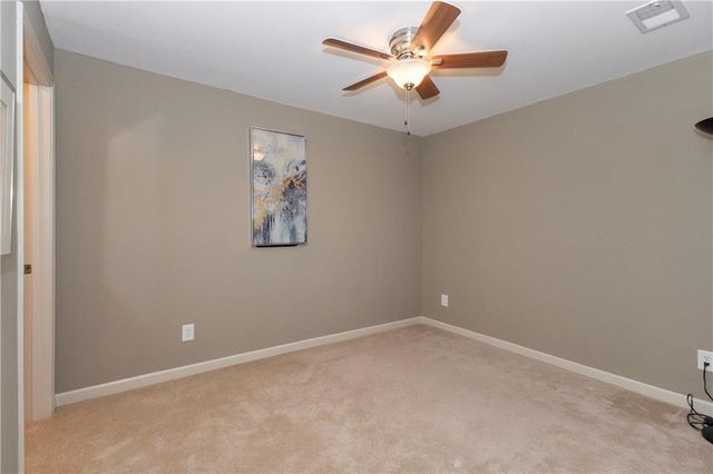 5005 NW Flintridge Drive, Riverside, MO 64150