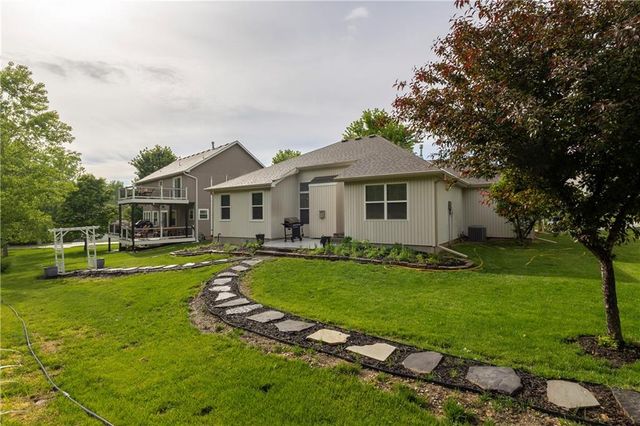 5005 NW Flintridge Drive, Riverside, MO 64150
