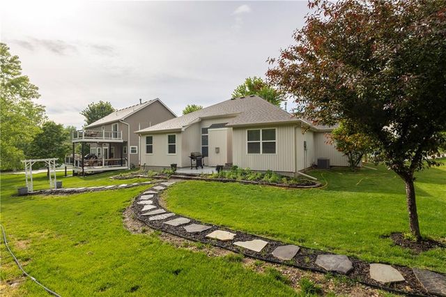 5005 NW Flintridge Drive, Riverside, MO 64150