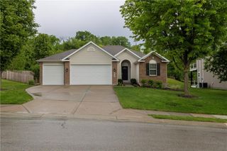 5005 NW Flintridge Drive, Riverside, MO 64150