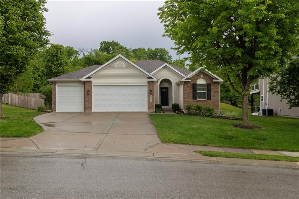 5005 NW Flintridge Drive, Riverside, MO 64150