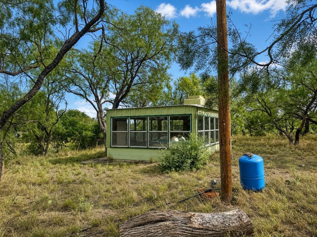 Image 12 of property listing at 11482 Twin Lakes Lane, San Angelo, TX 76904